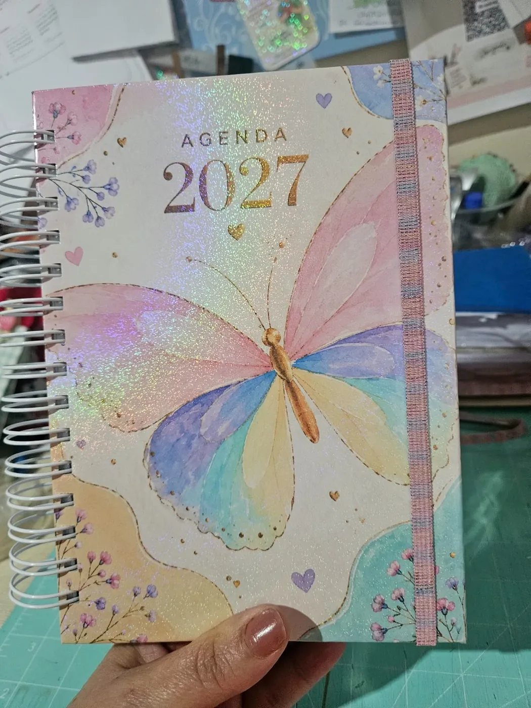 Agenda 2027 com capa de borboleta e brilho holográfico